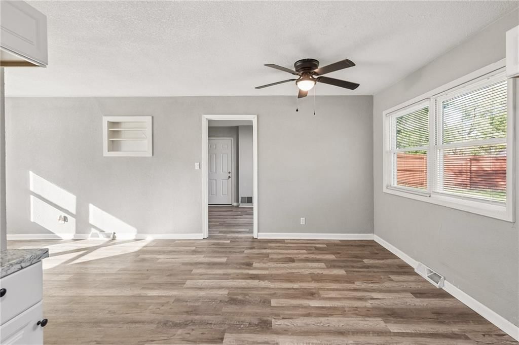 Photo 11 of 25 - 11305 Mckinley Avenue, Kansas City, MO 64134