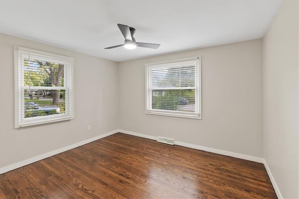 Photo 15 of 21 - 5400 Outlook Street, Mission, KS 66202