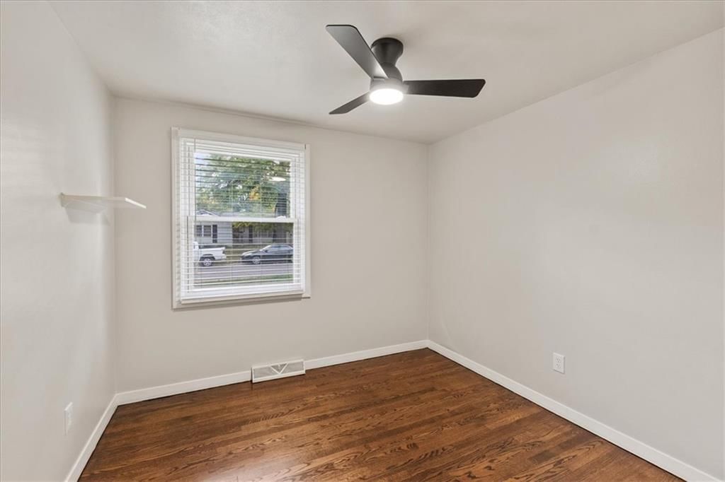 Photo 17 of 21 - 5400 Outlook Street, Mission, KS 66202