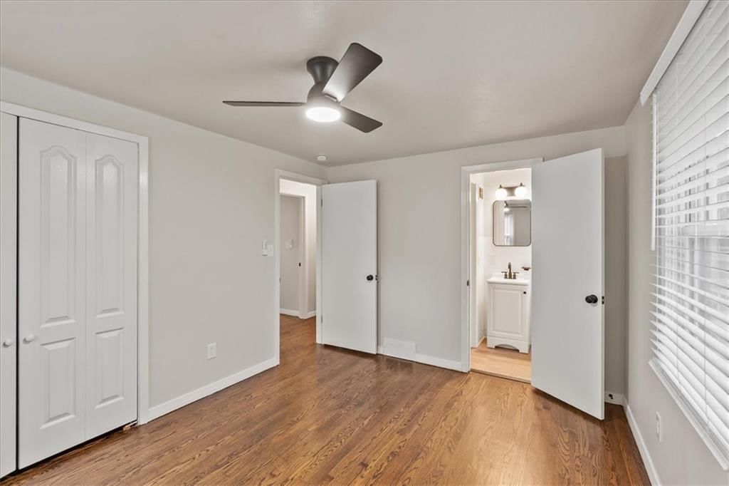 Photo 14 of 21 - 5400 Outlook Street, Mission, KS 66202