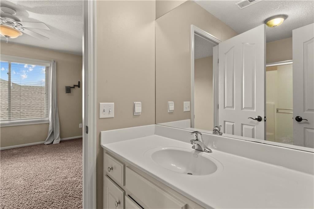 Photo 37 of 57 - 205 SW LEWIS Court, Lee's Summit, MO 64081