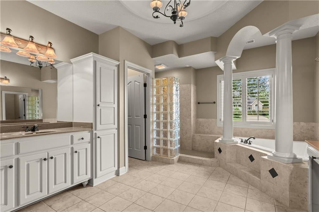 Photo 33 of 57 - 205 SW LEWIS Court, Lee's Summit, MO 64081