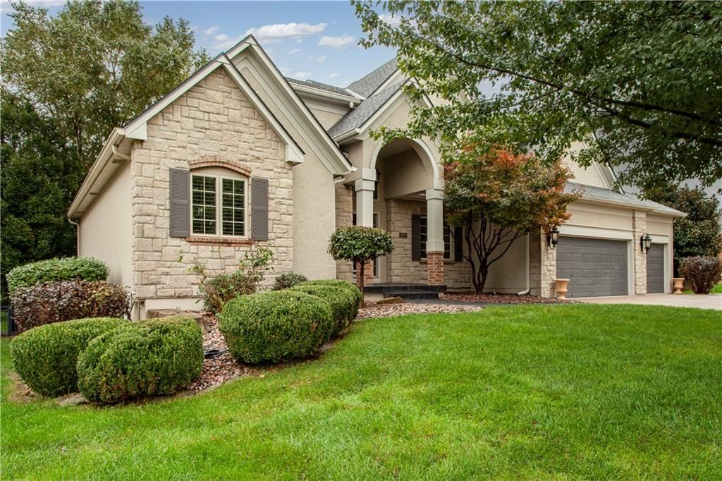 205 SW LEWIS Court, Lee's Summit, MO