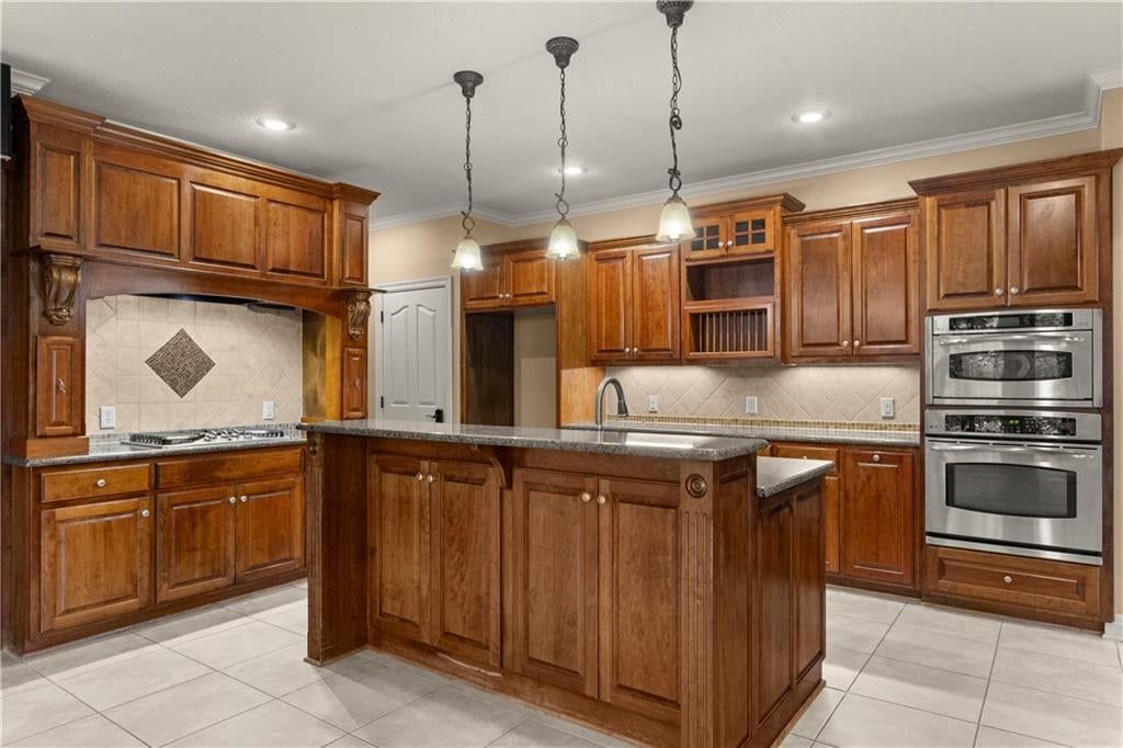 Photo 26 of 57 - 205 SW LEWIS Court, Lee's Summit, MO 64081