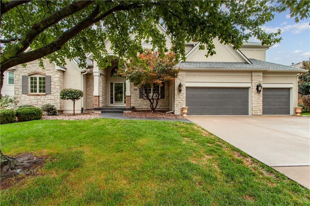 205 SW LEWIS Court, Lee's Summit, MO: listing photo 2