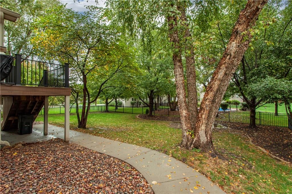 Photo 8 of 57 - 205 SW LEWIS Court, Lee's Summit, MO 64081