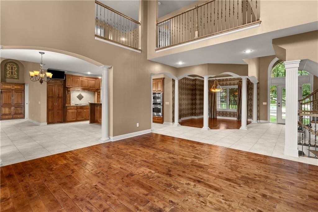 Photo 17 of 57 - 205 SW LEWIS Court, Lee's Summit, MO 64081