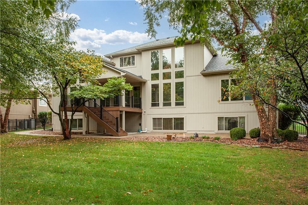 Photo 9 of 57 - 205 SW LEWIS Court, Lee's Summit, MO 64081