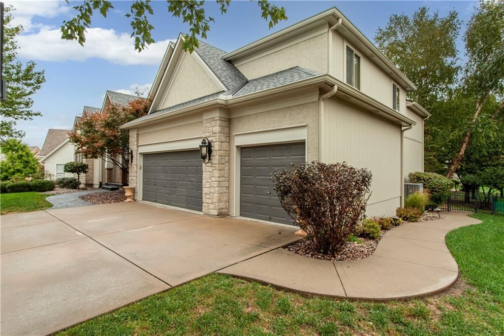 205 SW LEWIS Court, Lee's Summit, MO: listing photo 3