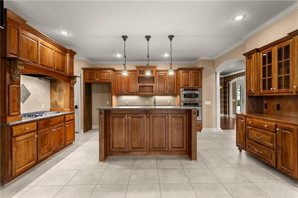 Photo 23 of 57 - 205 SW LEWIS Court, Lee's Summit, MO 64081