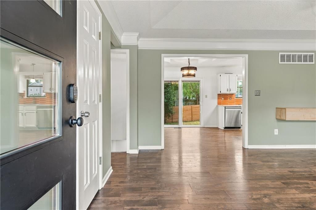104 NE Bristol Circle, Lee's Summit, MO: listing photo 3