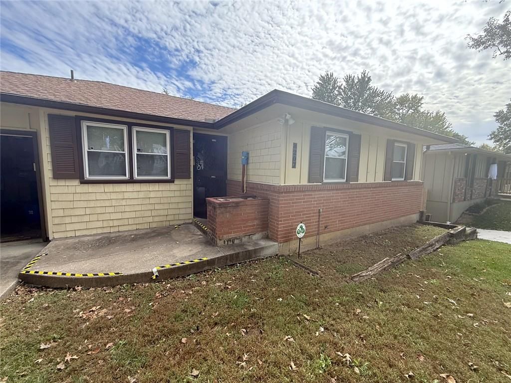 Photo 30 of 35 - 8207 Kenwood Avenue, Kansas City, MO 64131