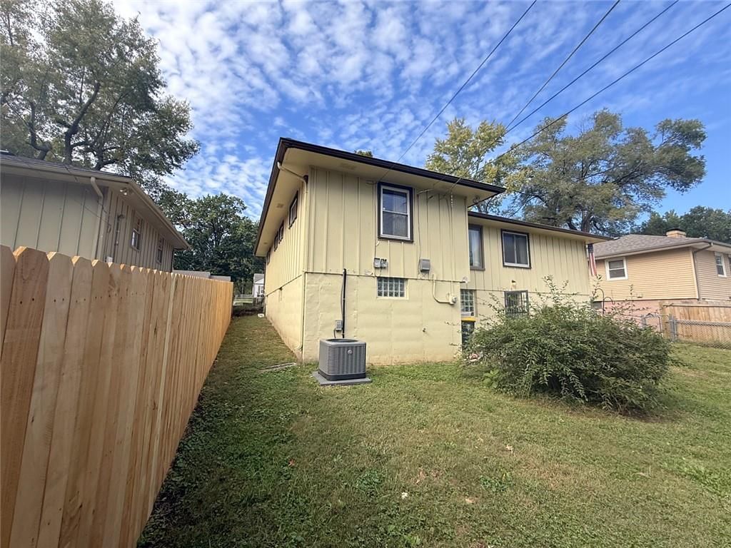Photo 33 of 35 - 8207 Kenwood Avenue, Kansas City, MO 64131