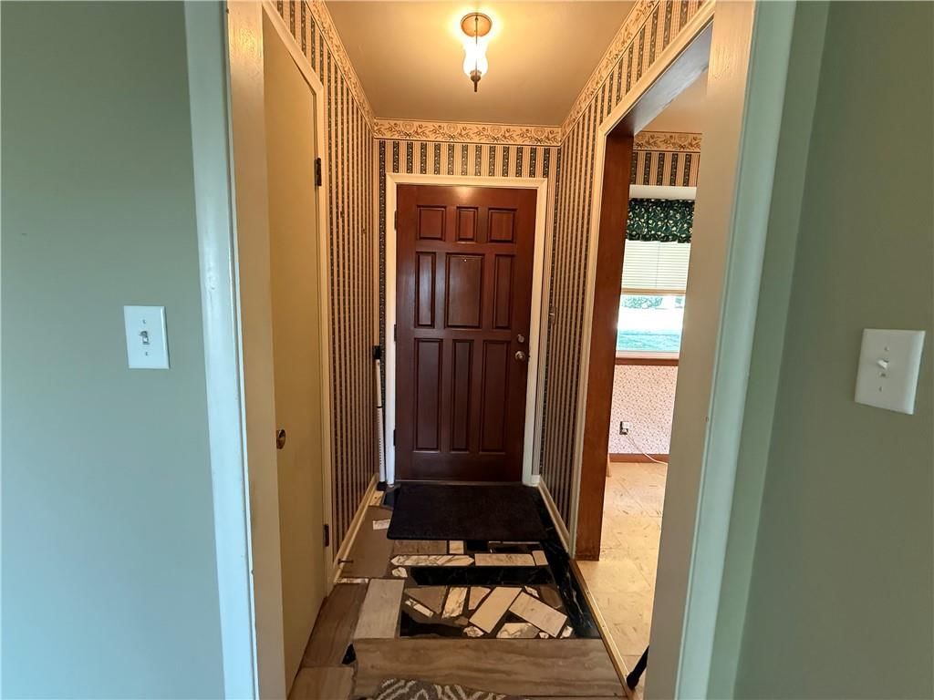 8207 Kenwood Avenue, Kansas City, MO: listing photo 3