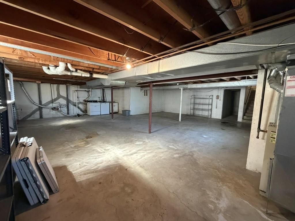 Photo 14 of 35 - 8207 Kenwood Avenue, Kansas City, MO 64131