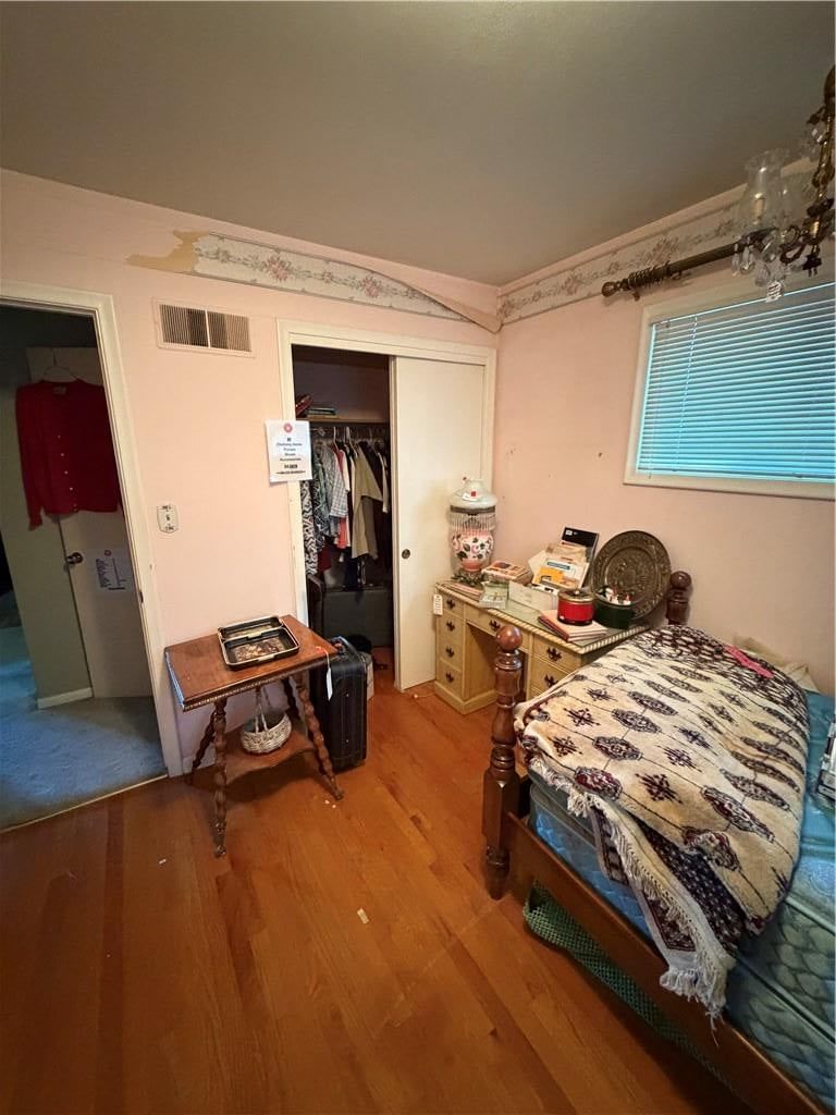 Photo 28 of 35 - 8207 Kenwood Avenue, Kansas City, MO 64131