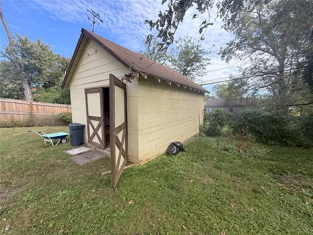 Photo 34 of 35 - 8207 Kenwood Avenue, Kansas City, MO 64131