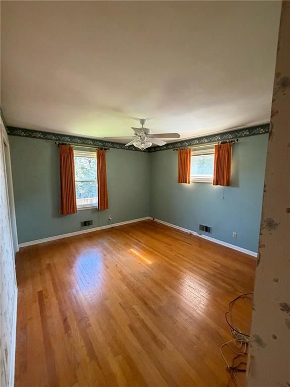 Photo 7 of 35 - 8207 Kenwood Avenue, Kansas City, MO 64131