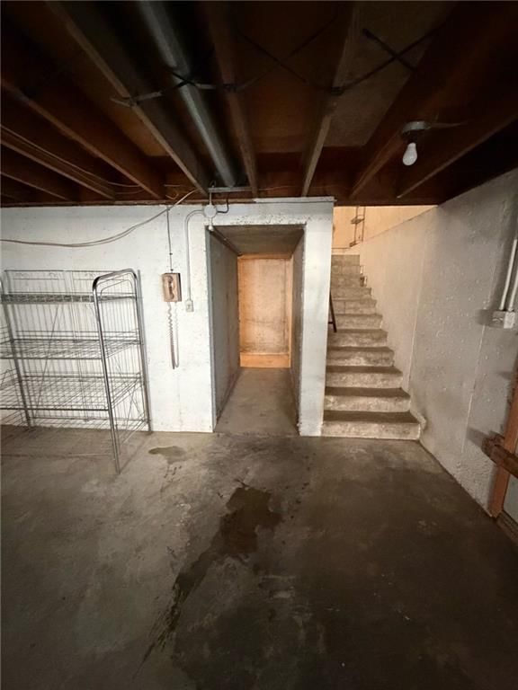 Photo 17 of 35 - 8207 Kenwood Avenue, Kansas City, MO 64131