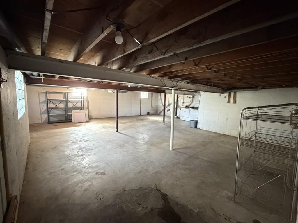 Photo 15 of 35 - 8207 Kenwood Avenue, Kansas City, MO 64131
