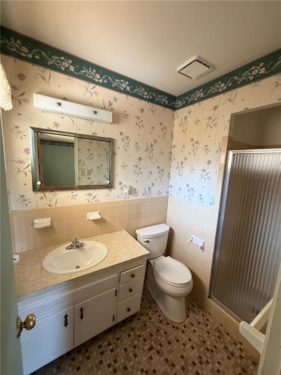 Photo 9 of 35 - 8207 Kenwood Avenue, Kansas City, MO 64131