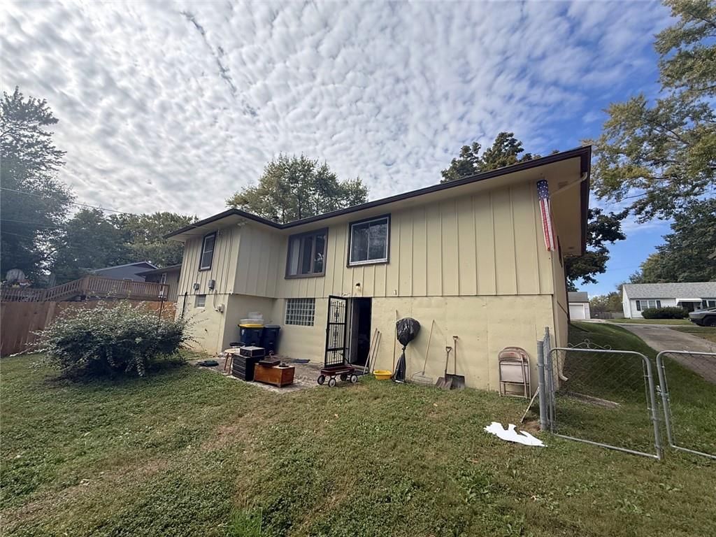 Photo 31 of 35 - 8207 Kenwood Avenue, Kansas City, MO 64131