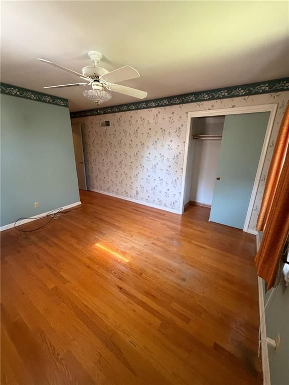 Photo 8 of 35 - 8207 Kenwood Avenue, Kansas City, MO 64131