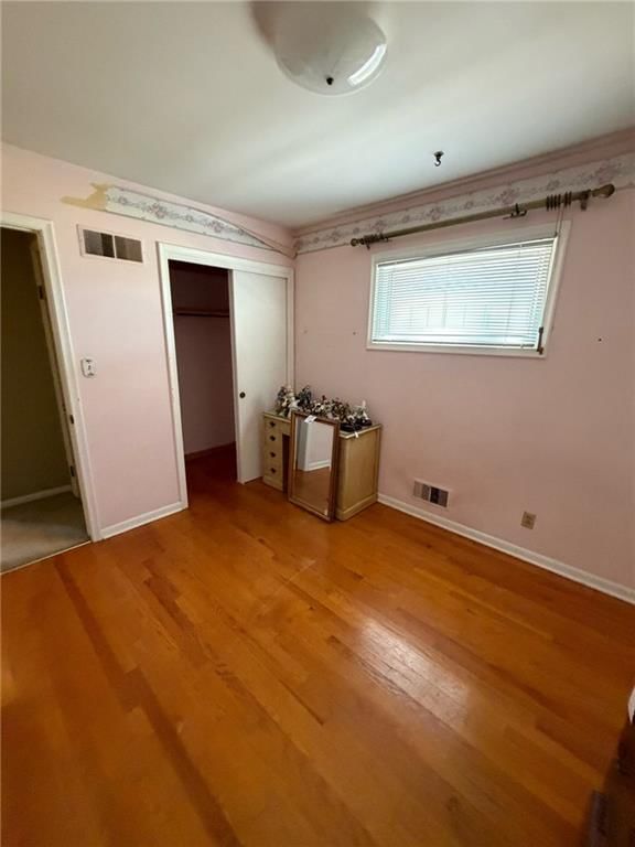 Photo 11 of 35 - 8207 Kenwood Avenue, Kansas City, MO 64131