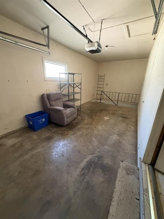 Photo 18 of 35 - 8207 Kenwood Avenue, Kansas City, MO 64131