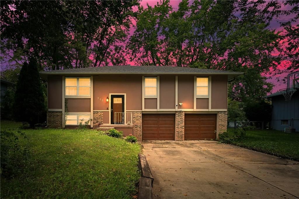 317 SW Shamrock Place, Blue Springs, MO