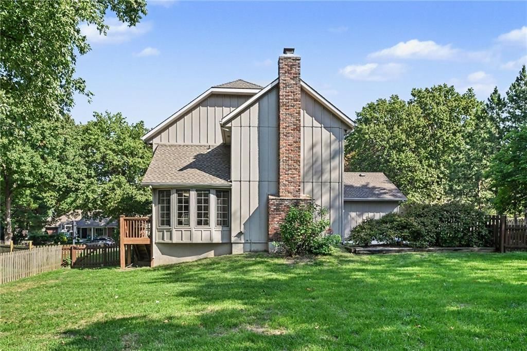 Photo 22 of 28 - 2305 W 120th Terrace, Leawood, KS 66209