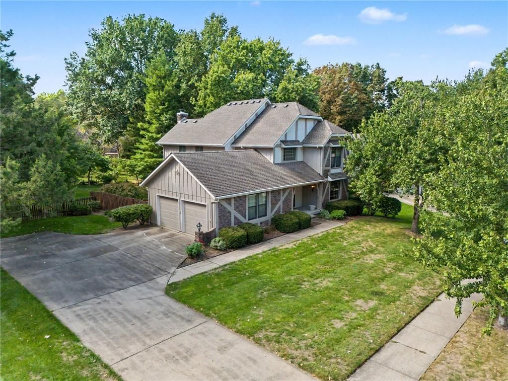 Photo 25 of 28 - 2305 W 120th Terrace, Leawood, KS 66209