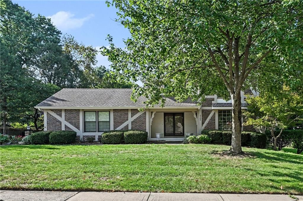 2305 W 120th Terrace, Leawood, KS: listing photo 3