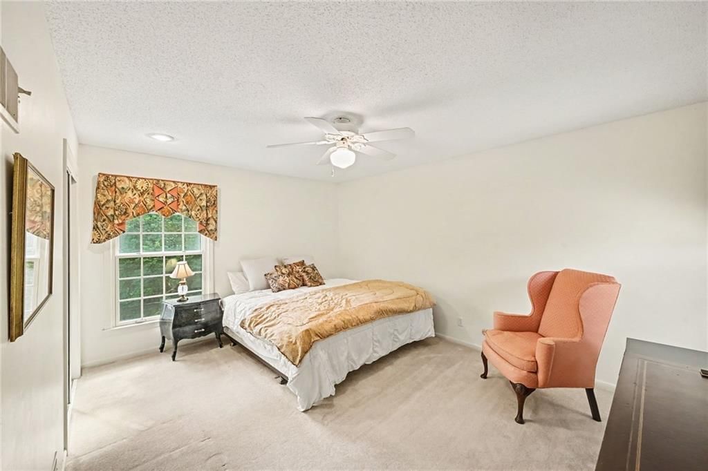Photo 18 of 28 - 2305 W 120th Terrace, Leawood, KS 66209