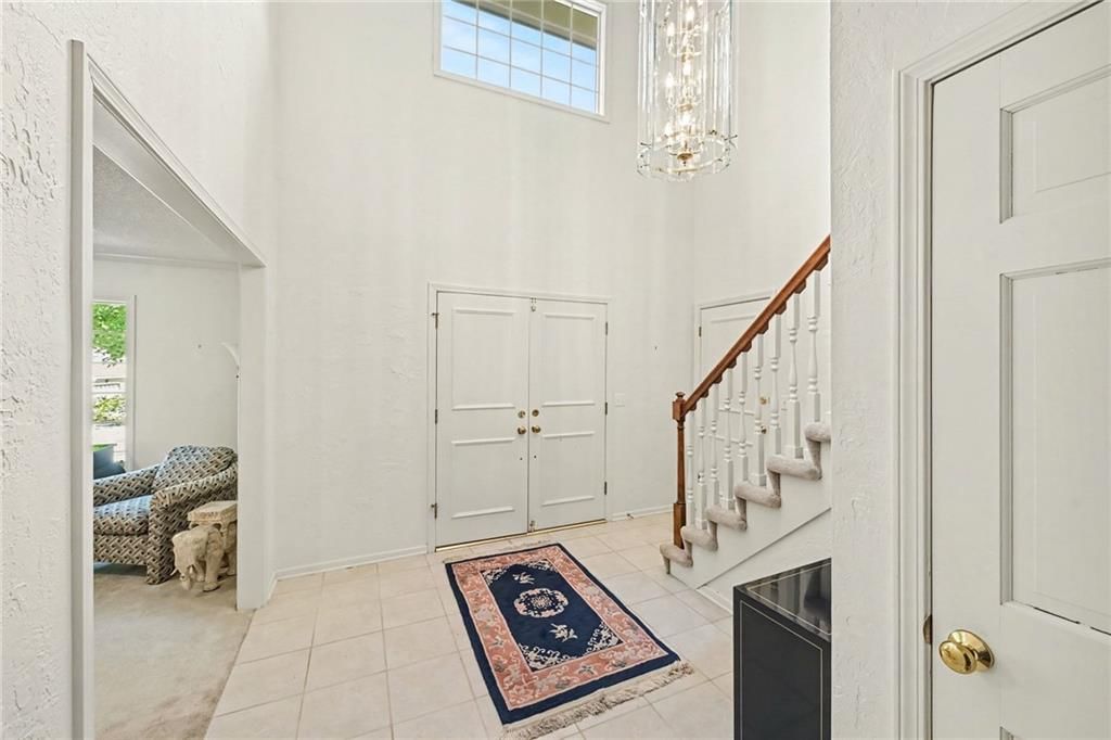 Photo 5 of 28 - 2305 W 120th Terrace, Leawood, KS 66209