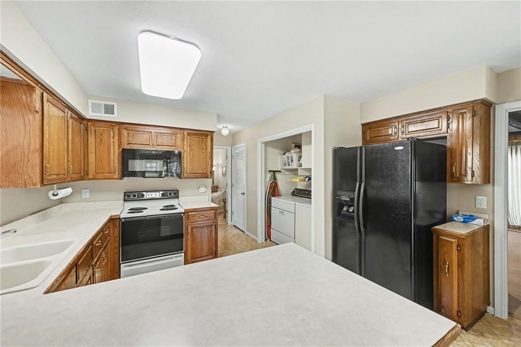Photo 13 of 28 - 2305 W 120th Terrace, Leawood, KS 66209