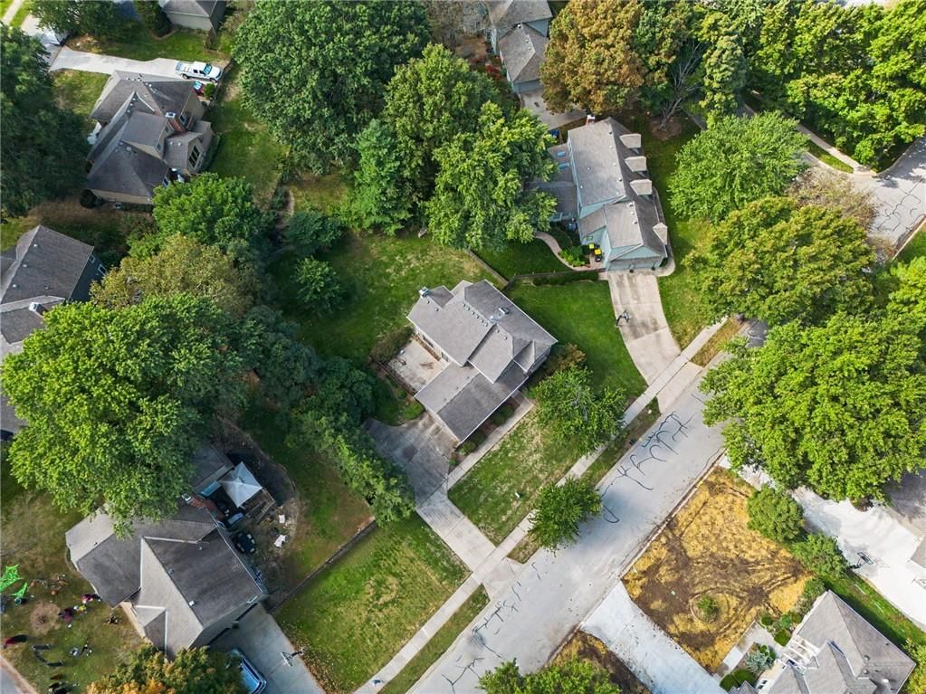 Photo 26 of 28 - 2305 W 120th Terrace, Leawood, KS 66209