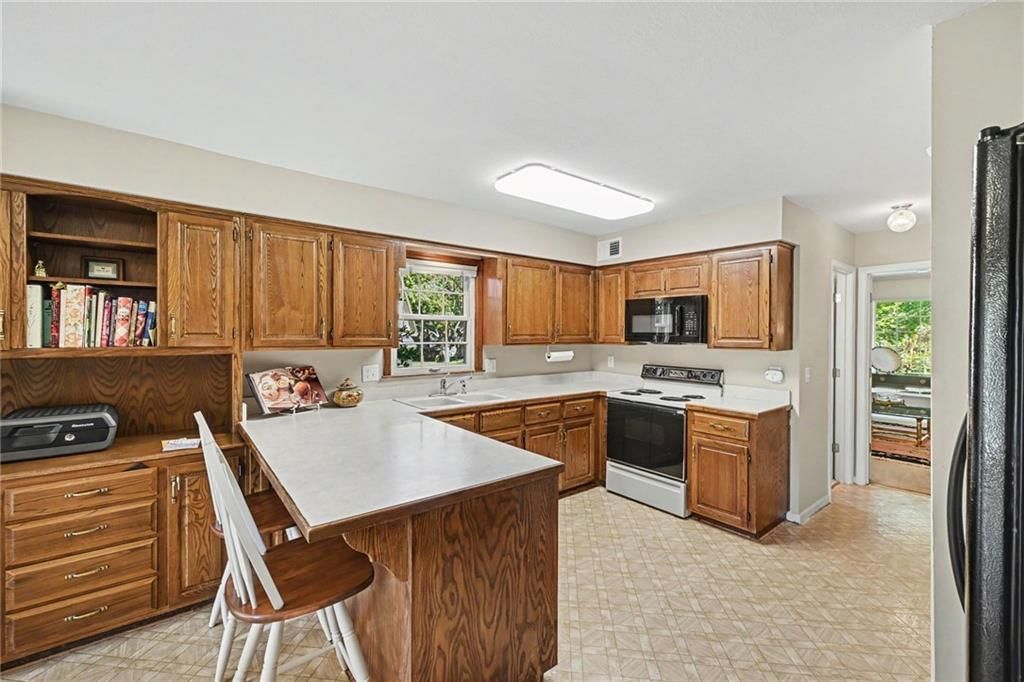 Photo 12 of 28 - 2305 W 120th Terrace, Leawood, KS 66209