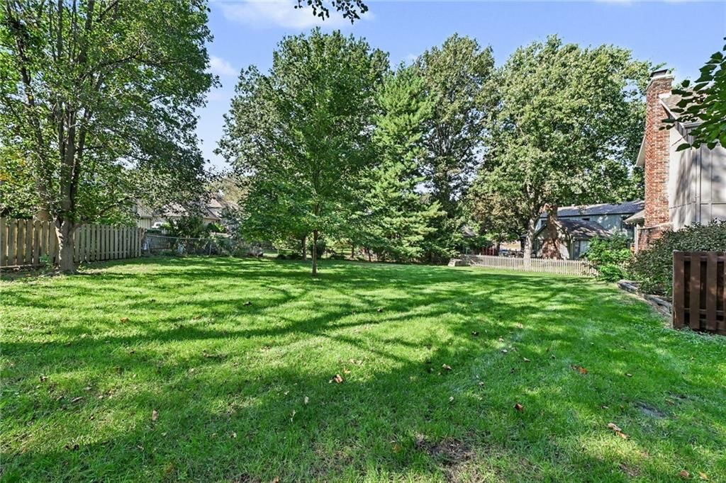 Photo 24 of 28 - 2305 W 120th Terrace, Leawood, KS 66209