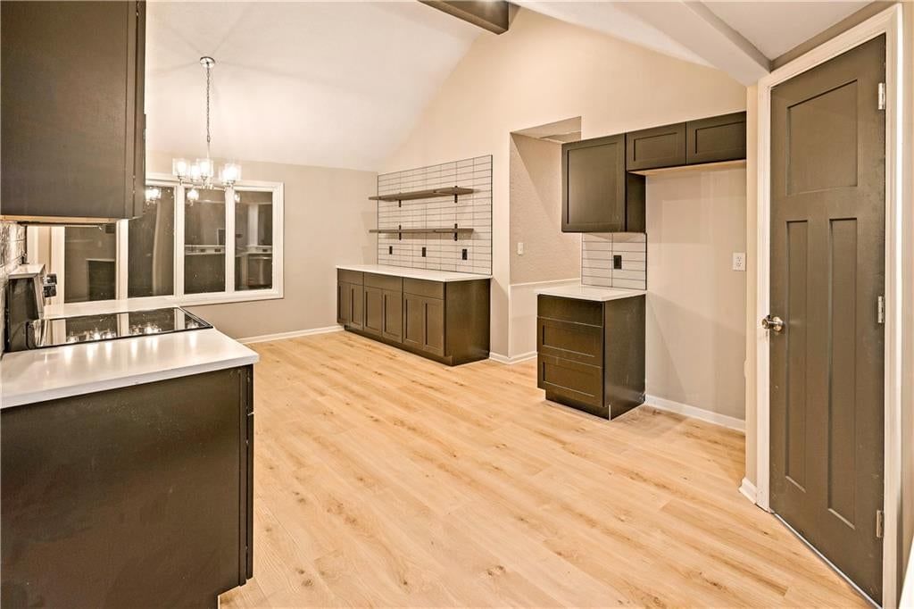 Photo 14 of 27 - 2712 S Sante Fe Road, Independence, MO 64052