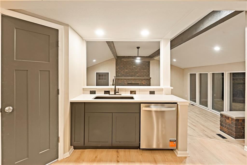 Photo 6 of 27 - 2712 S Sante Fe Road, Independence, MO 64052