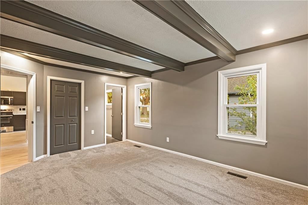 Carpet at 2712 S Sante Fe Road, Independence, MO 64052
