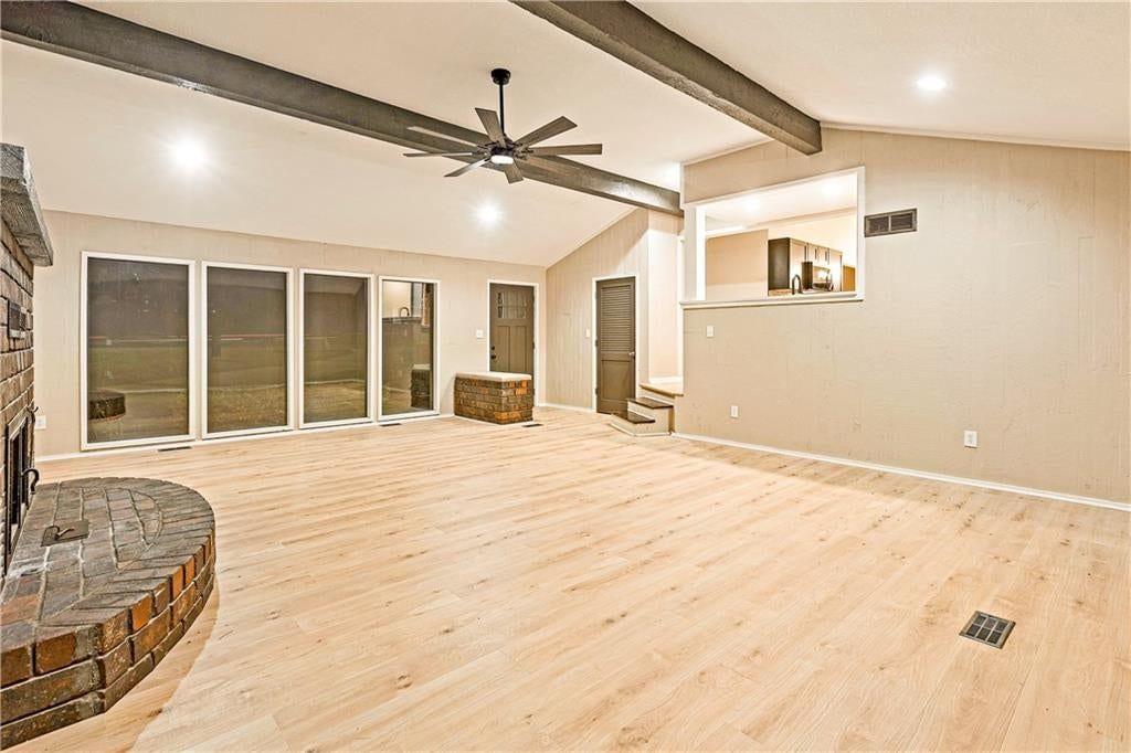 Photo 8 of 27 - 2712 S Sante Fe Road, Independence, MO 64052