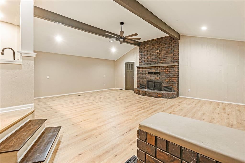 Photo 9 of 27 - 2712 S Sante Fe Road, Independence, MO 64052