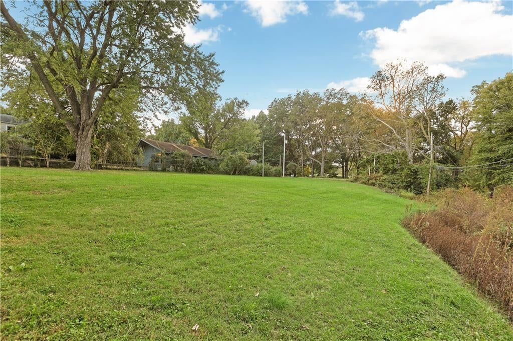 Photo 27 of 27 - 2712 S Sante Fe Road, Independence, MO 64052