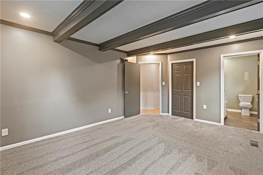 Photo 19 of 27 - 2712 S Sante Fe Road, Independence, MO 64052