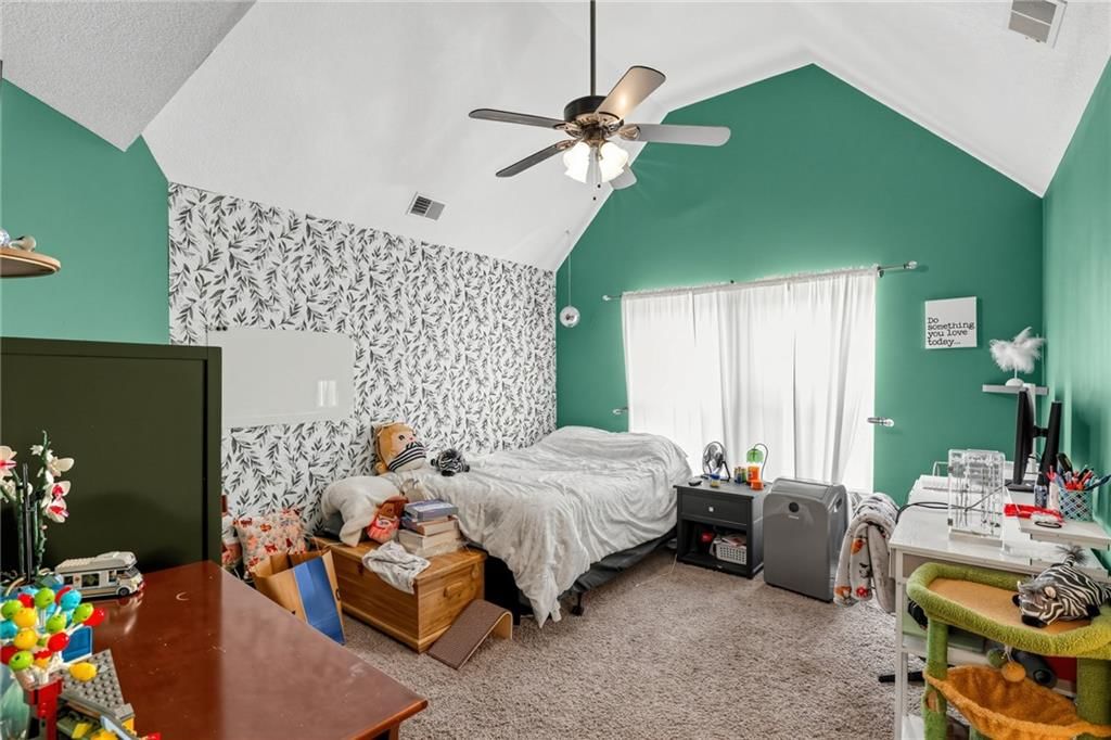 Photo 18 of 30 - 5023 Haskins Street, Shawnee, KS 66216