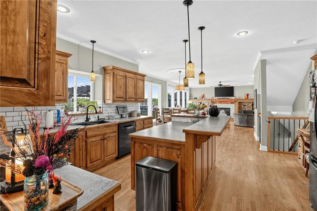 Photo 10 of 30 - 5023 Haskins Street, Shawnee, KS 66216