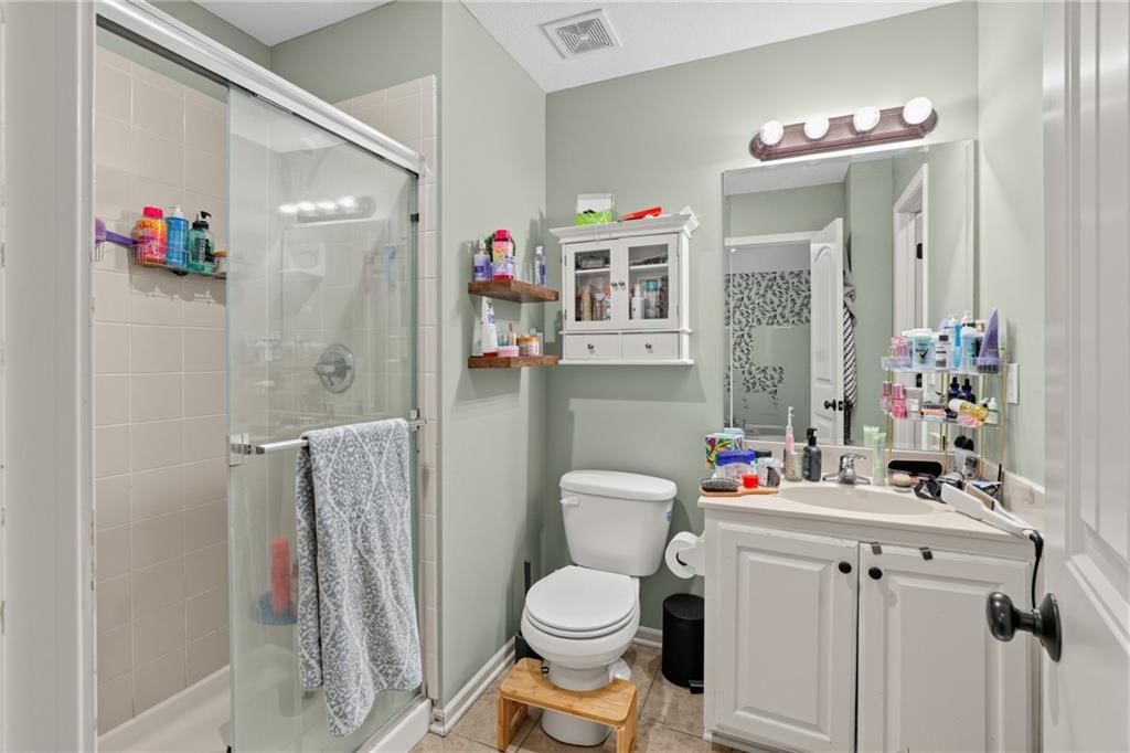 Photo 15 of 30 - 5023 Haskins Street, Shawnee, KS 66216
