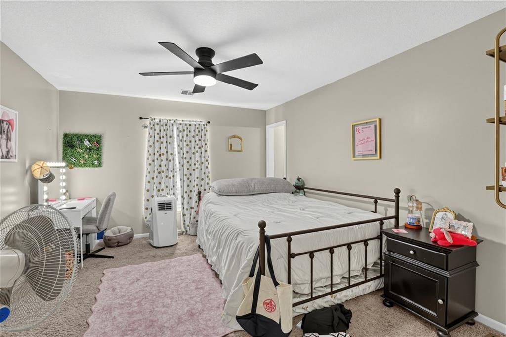 Photo 22 of 30 - 5023 Haskins Street, Shawnee, KS 66216